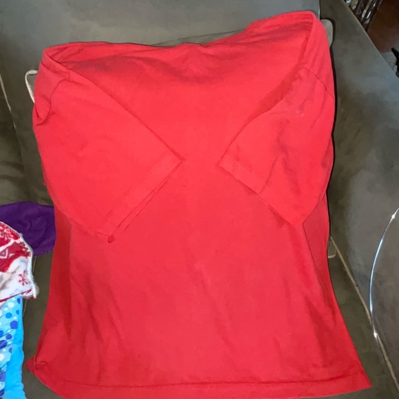 Red t shirt - Picture 2 of 3